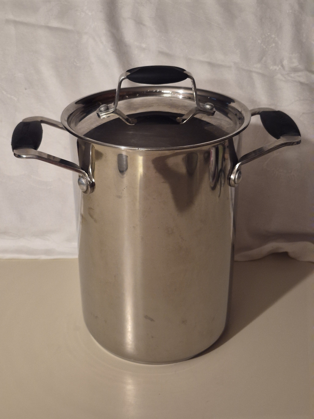 Oneida Stainless Steel Stock Pot with Black Handles and Lid 9.5 Tall